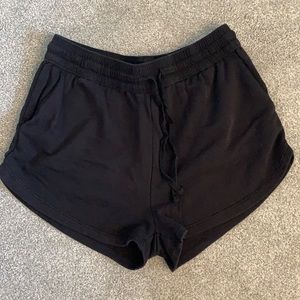 H&M BLACK SWEATSHORTS